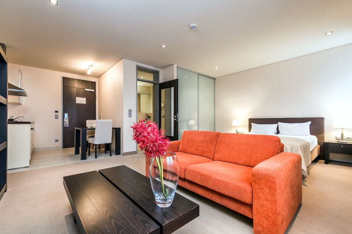 studio (hotel) | 1 bedroom, minibar, in-room safe, desk