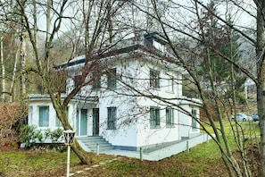 Studio (Villa)