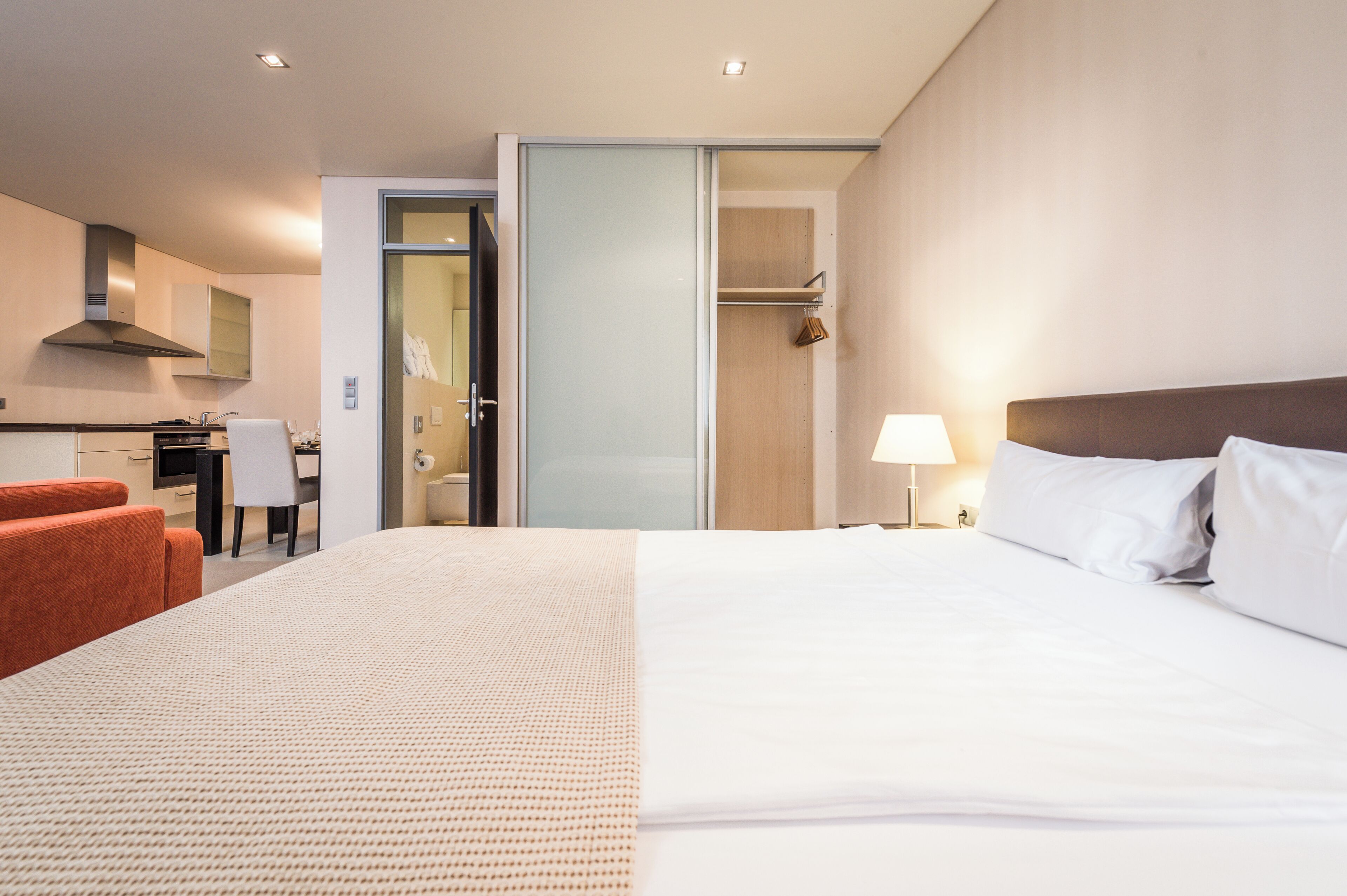 Estudio (Hotel) | Minibar, caja fuerte, escritorio y cortinas opacas