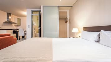 Studio (Hotel) | Minibar, Zimmersafe, Schreibtisch, Verdunkelungsvorhänge