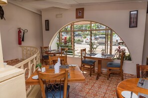 Breakfast, lunch, dinner served; garden views 