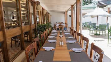 Breakfast, lunch, dinner served; garden views