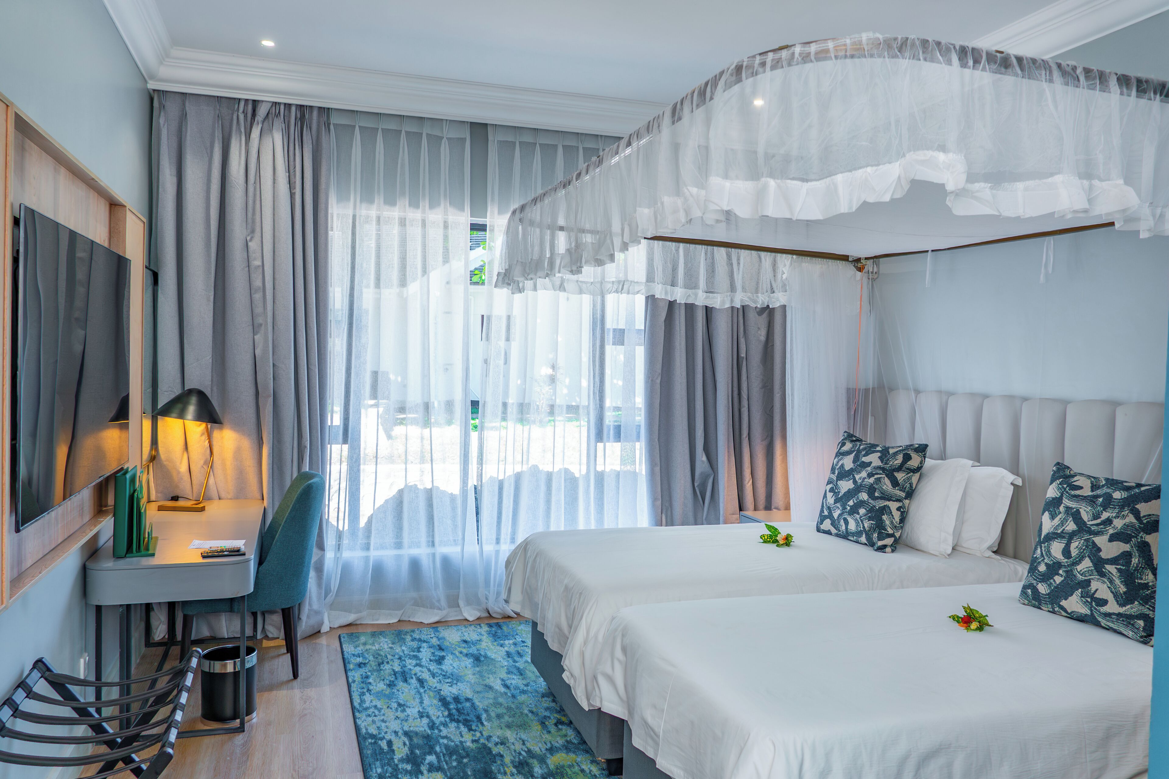 Suite | Premium bedding, down duvets, minibar, desk