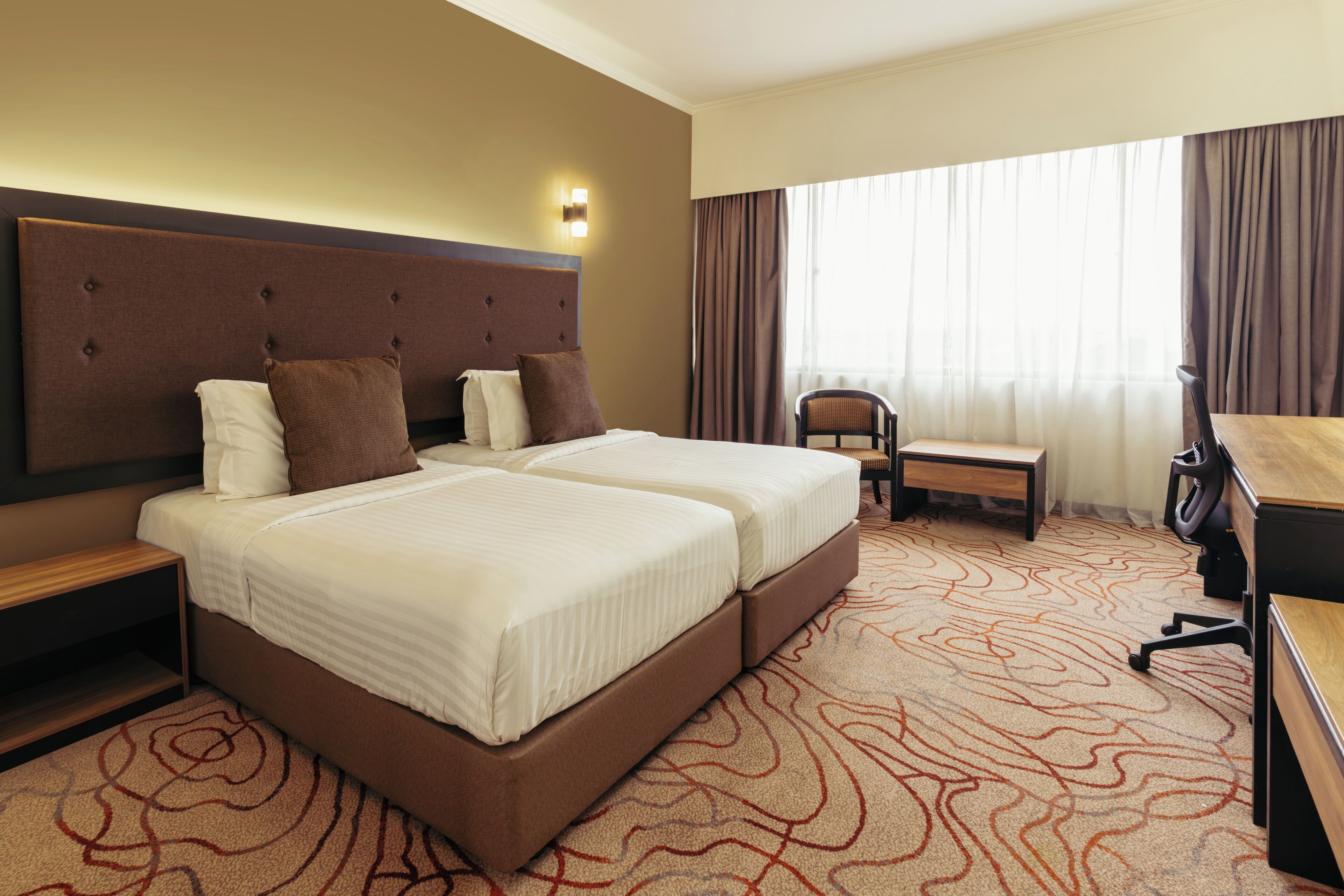 Premier Twin kamer | Luxe beddengoed, pillowtop-bedden, een minibar, een kluis op de kamer