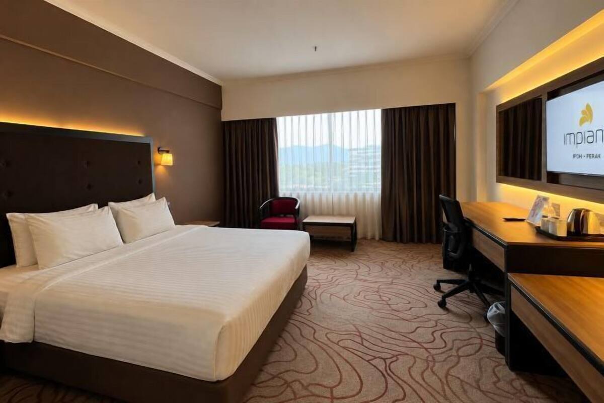 Premium bedding, pillow-top beds, minibar, in-room safe