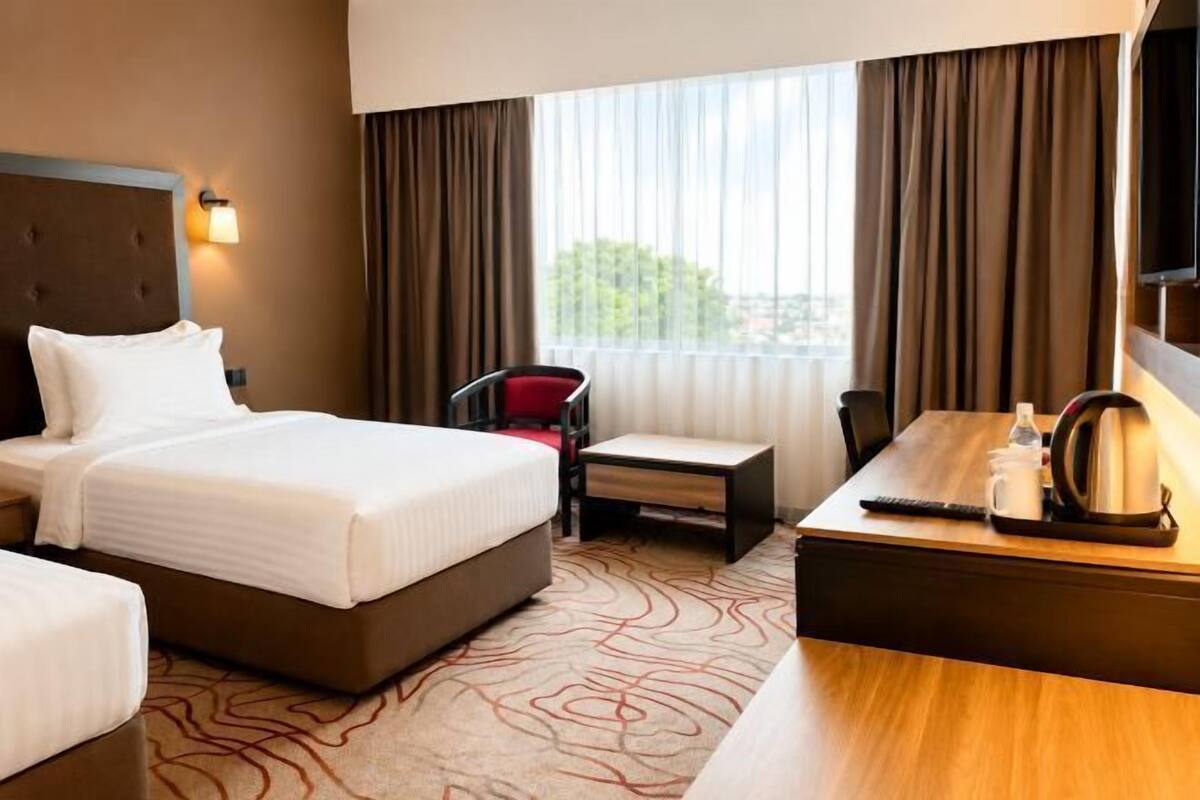 Premium bedding, pillow-top beds, minibar, in-room safe