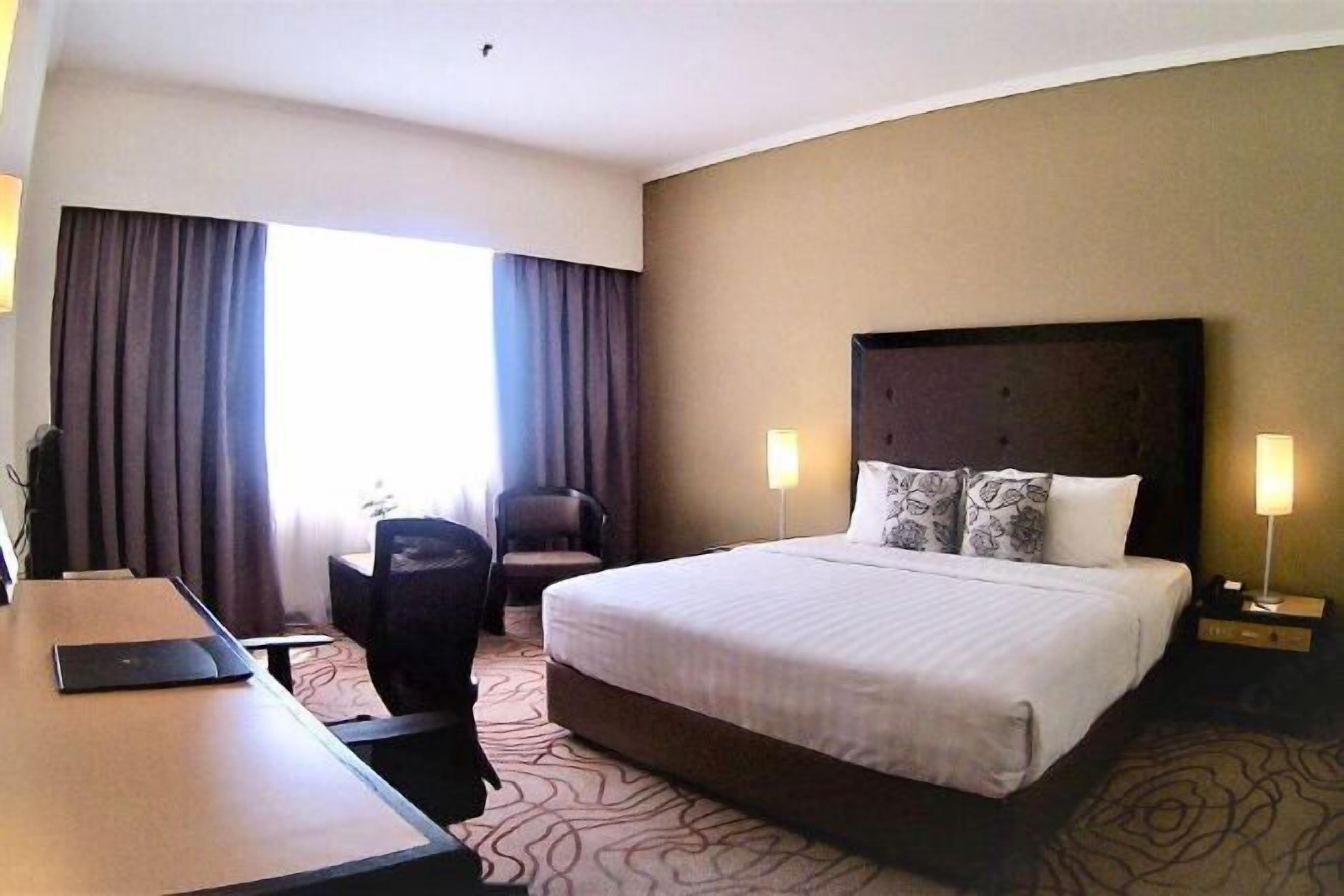 Premium bedding, pillow-top beds, minibar, in-room safe