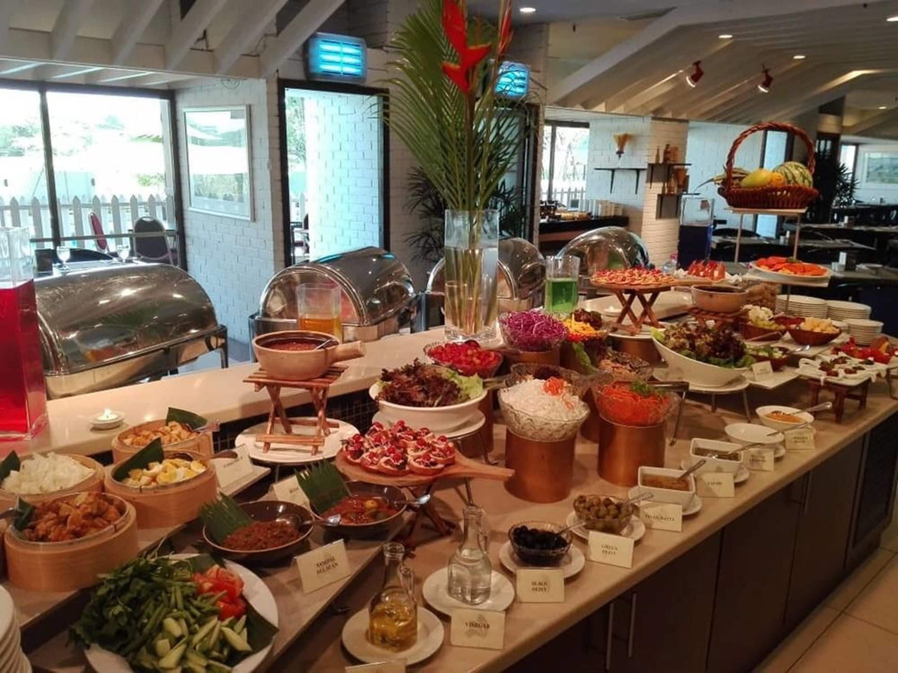 Daily buffet breakfast (MYR 41 per person)