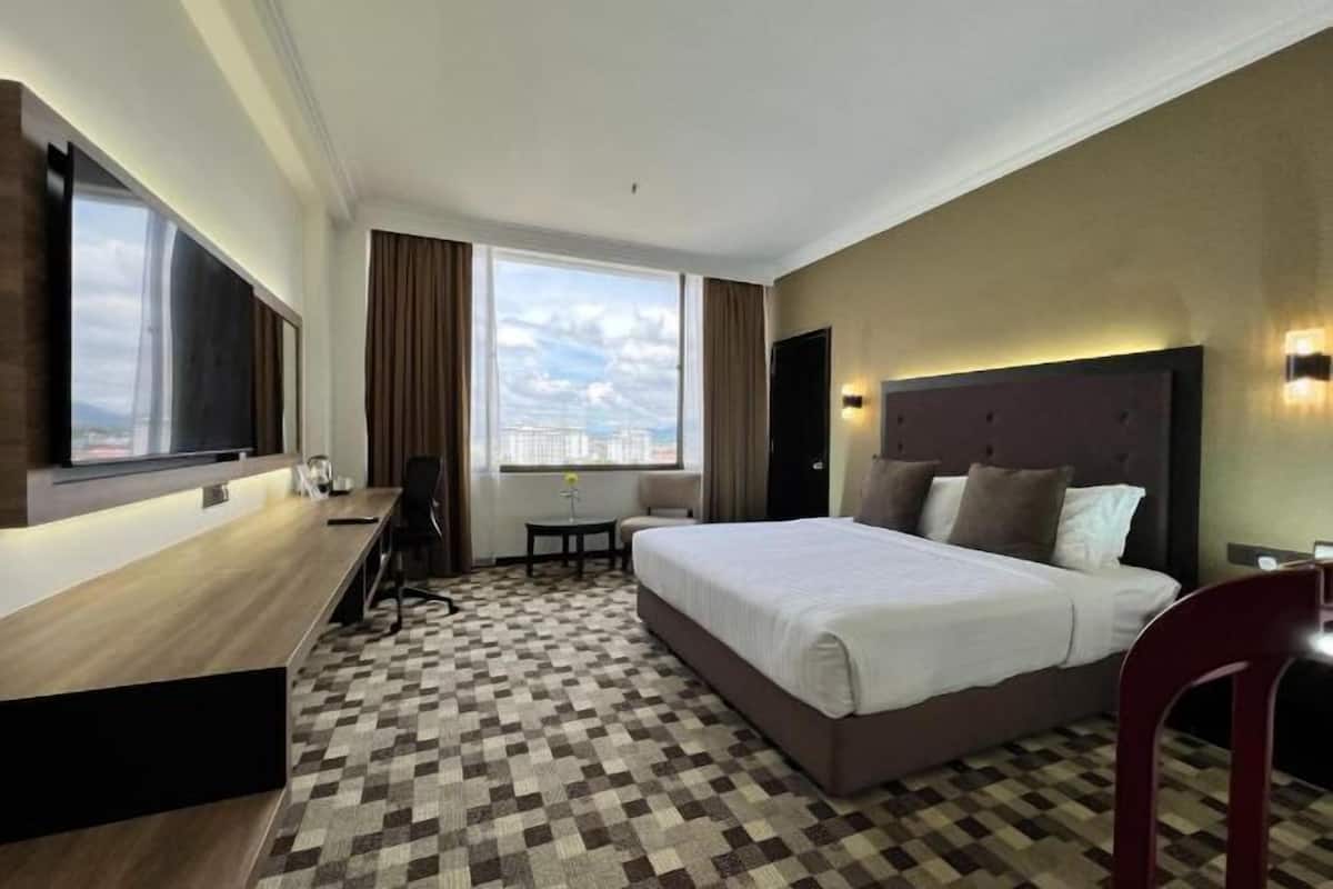 1 bedroom, premium bedding, pillow-top beds, minibar