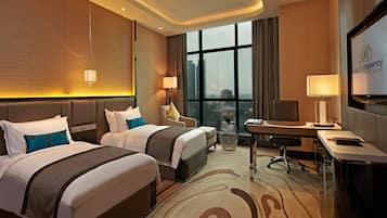 Peti besi dalam bilik, seterika/papan seterika