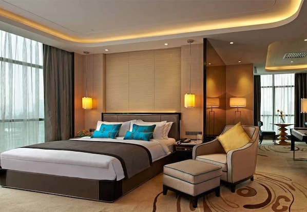 Premier Suite Room (King Bed)