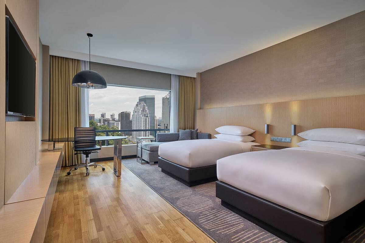 Room, 1 Twin Bed, Pool Access, Pool View (Pool Access) | Premium bedding, minibar, in-room safe, desk