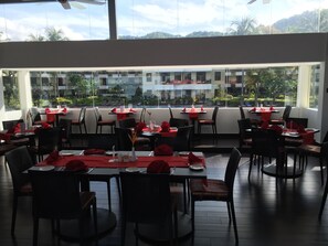 Här finns 3 restauranger som serverar frukost.