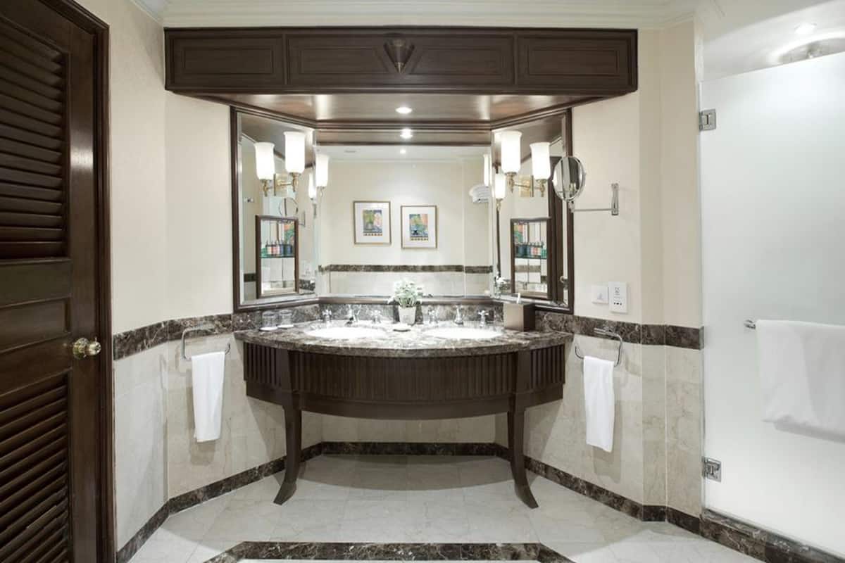 premier suite (1 king bed) | bathroom | free toiletries, hair dryer, bathrobes, slippers