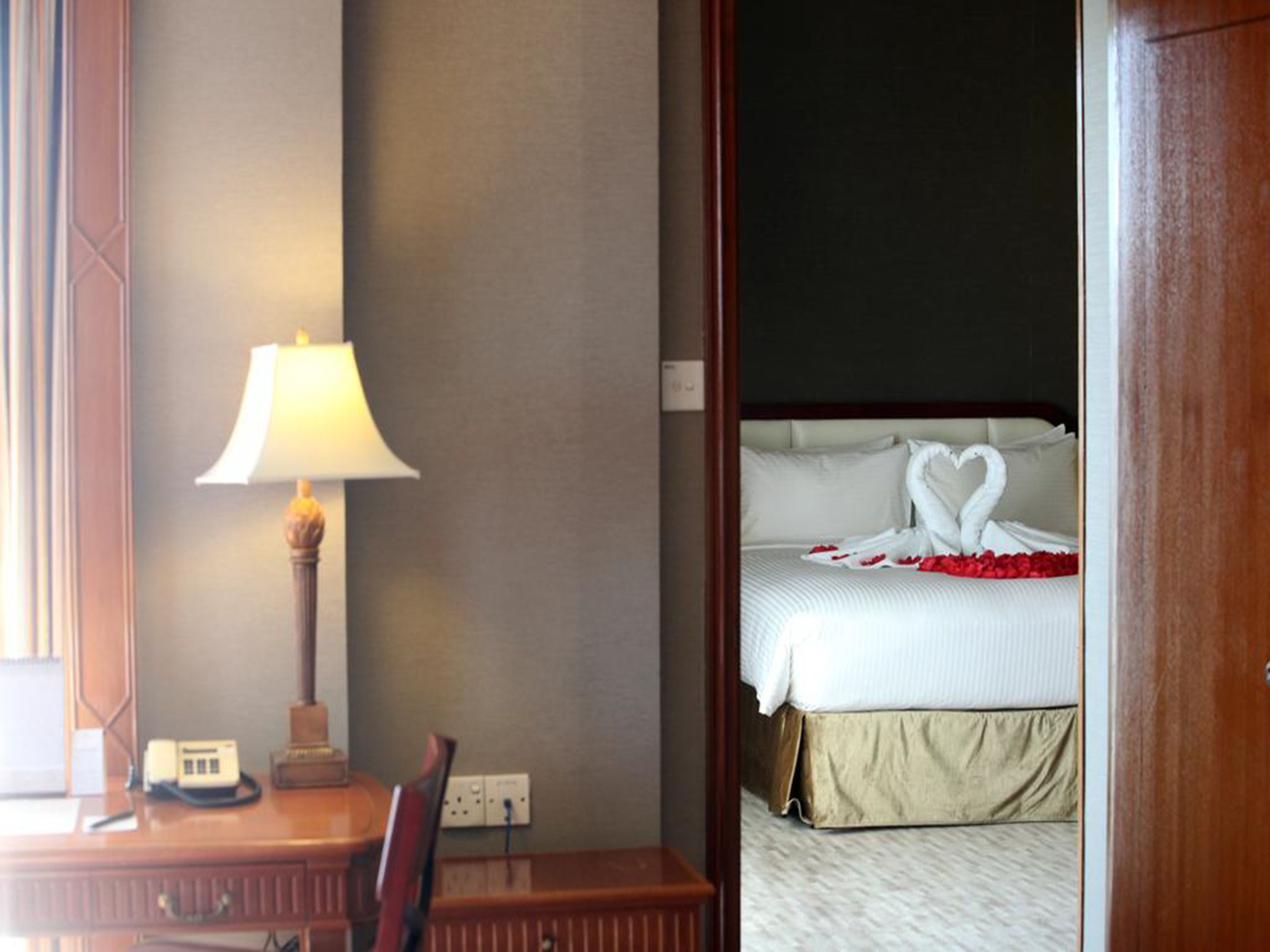 premier suite (1 king bed) | 1 bedroom, premium bedding, down duvets, pillow-top beds