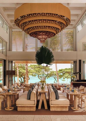 6 restaurants, breakfast, lunch, dinner served; international cuisine