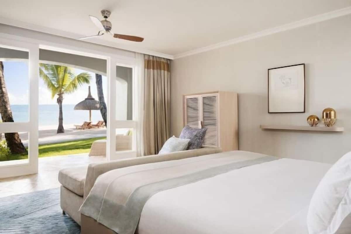 Premium bedding, free minibar items, in-room safe
