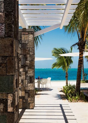 해변에 위치, 백사장, 무료 비치 카바나, 일광욕 의자