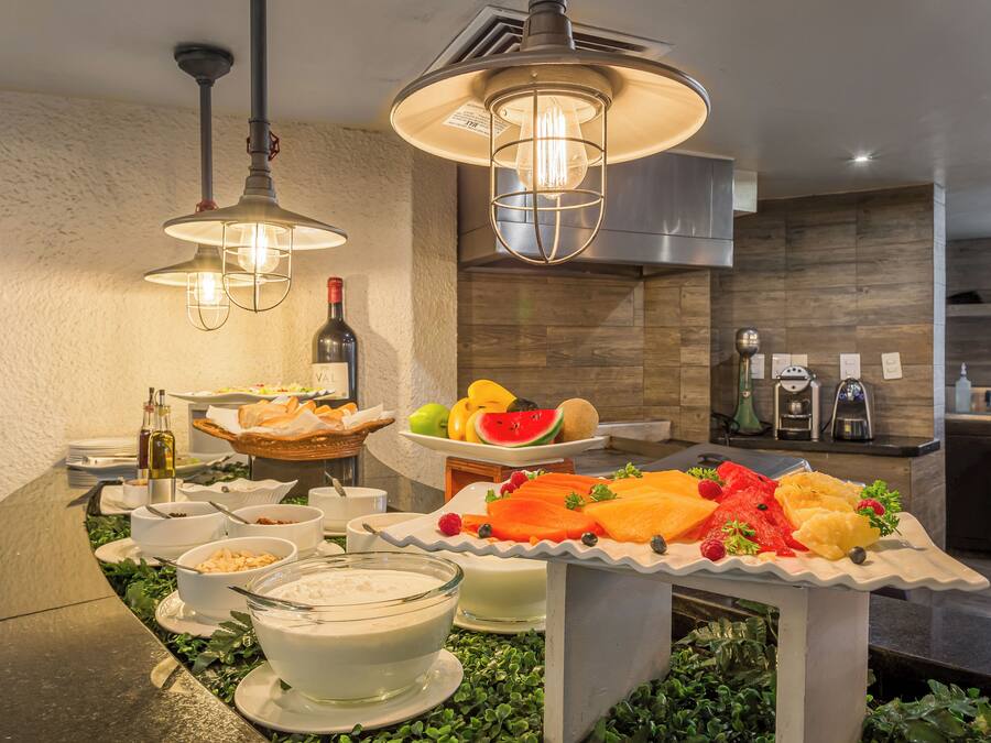 Lunch and dinner served