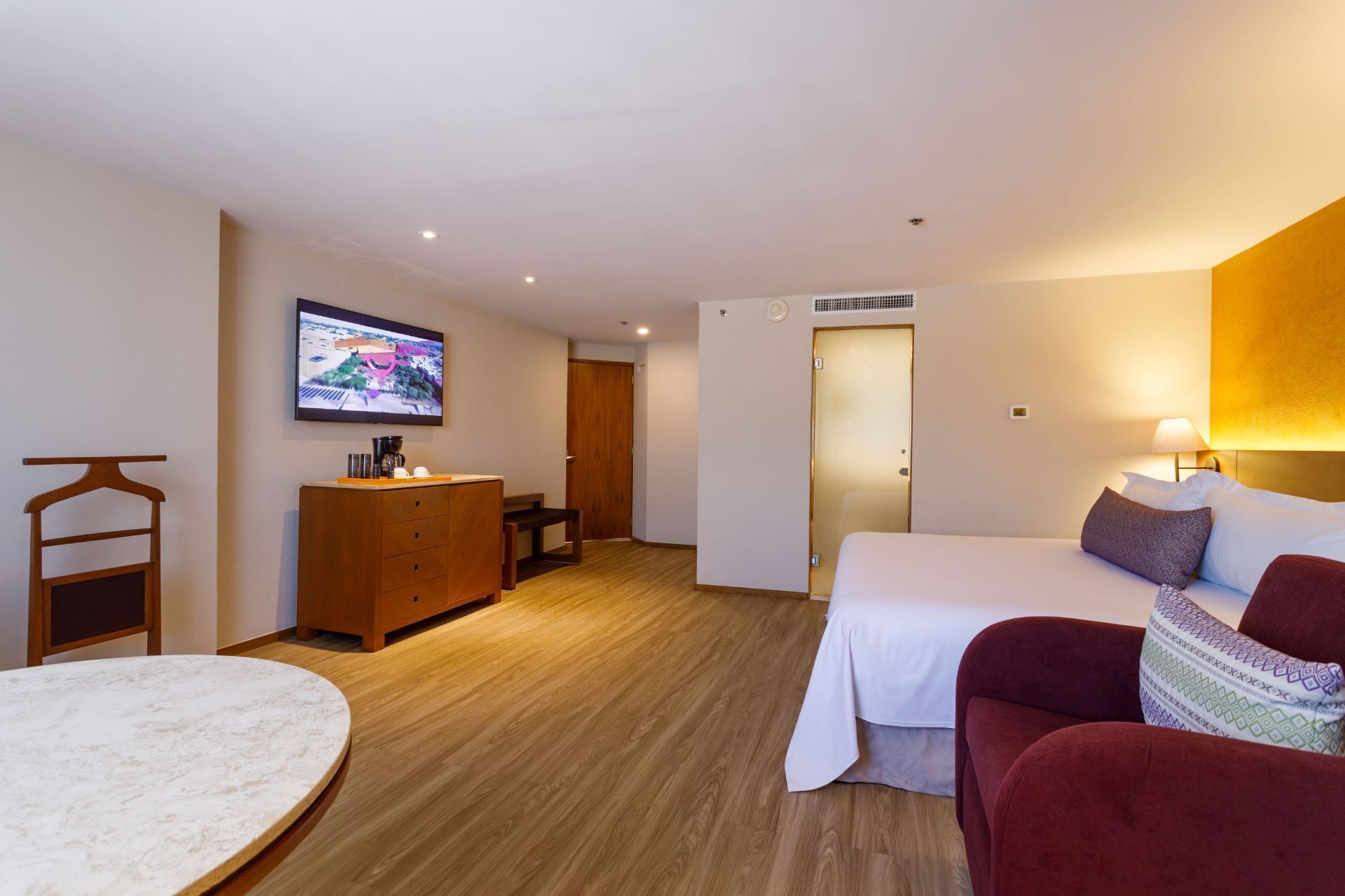 junior suite | 1 bedroom, premium bedding, in-room safe, desk