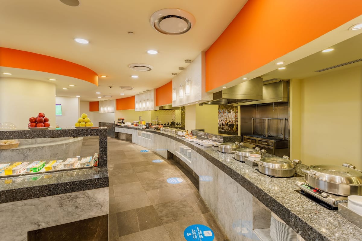 daily buffet breakfast (usd 18.56 per person)