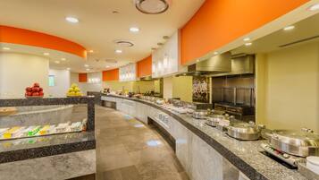 Desayuno buffet (USD 18.56 por persona)