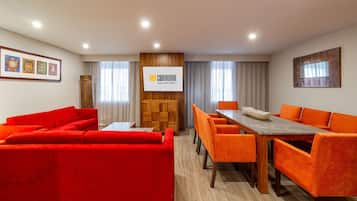 Master Suite | Living area