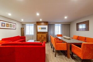 Master Suite | Living area