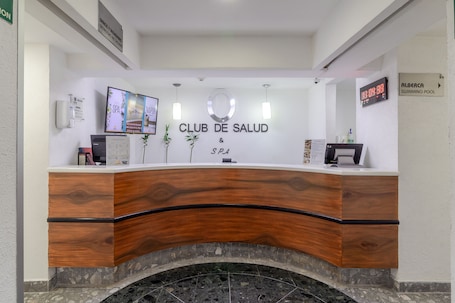 Steam room, massage/treatment rooms, massages. Camino Real Aeropuerto Mexico