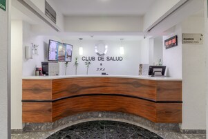 Steam room, massage/treatment rooms, massages