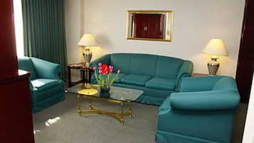 Suite junior | Área de sala de estar | Televisión de pantalla plana