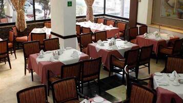 Breakfast, lunch, dinner served; international cuisine