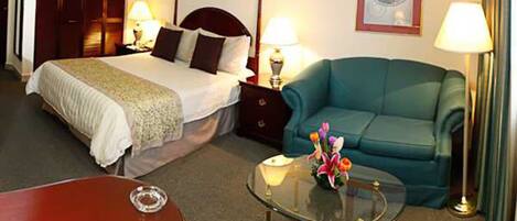 Deluxe Room, 1 Queen Bed | Desk, blackout curtains, free cots/infant beds, rollaway beds