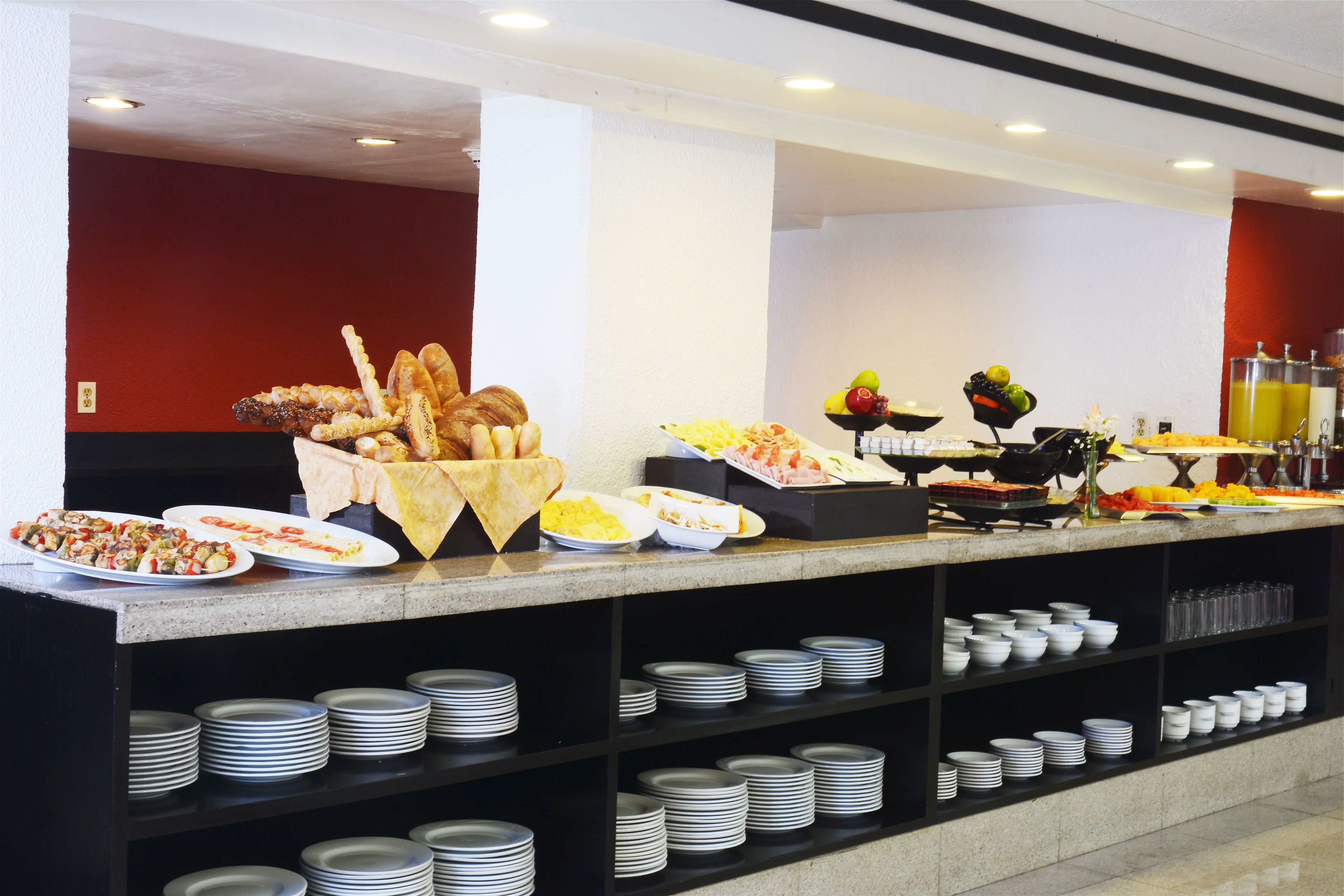 2 restaurants, breakfast, lunch, dinner served; international cuisine