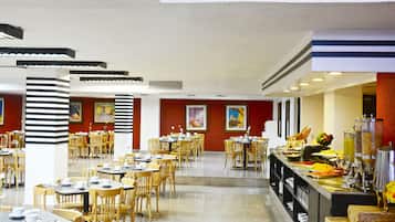 Desayuno buffet (MXN 309 por persona)