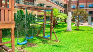 Área de juegos infantiles al aire libre
