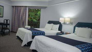 Habitación estándar, 2 camas de matrimonio | 1 dormitorio y ropa de cama de alta calidad