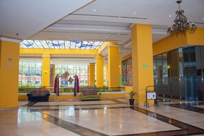 32-英寸智能电视(配备有线频道)