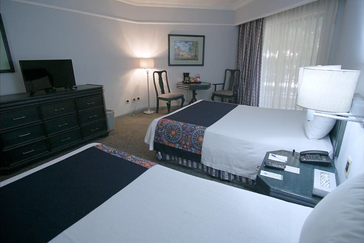 1 Schlafzimmer, hochwertige Bettwaren, Bügeleisen/Bügelbrett