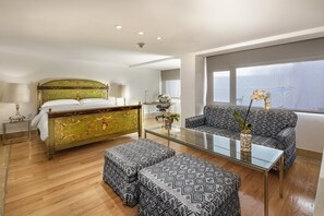 Egyptian cotton sheets, premium bedding, down comforters, in-room safe - InterContinental Presidente Puebla by IHG (Puebla)