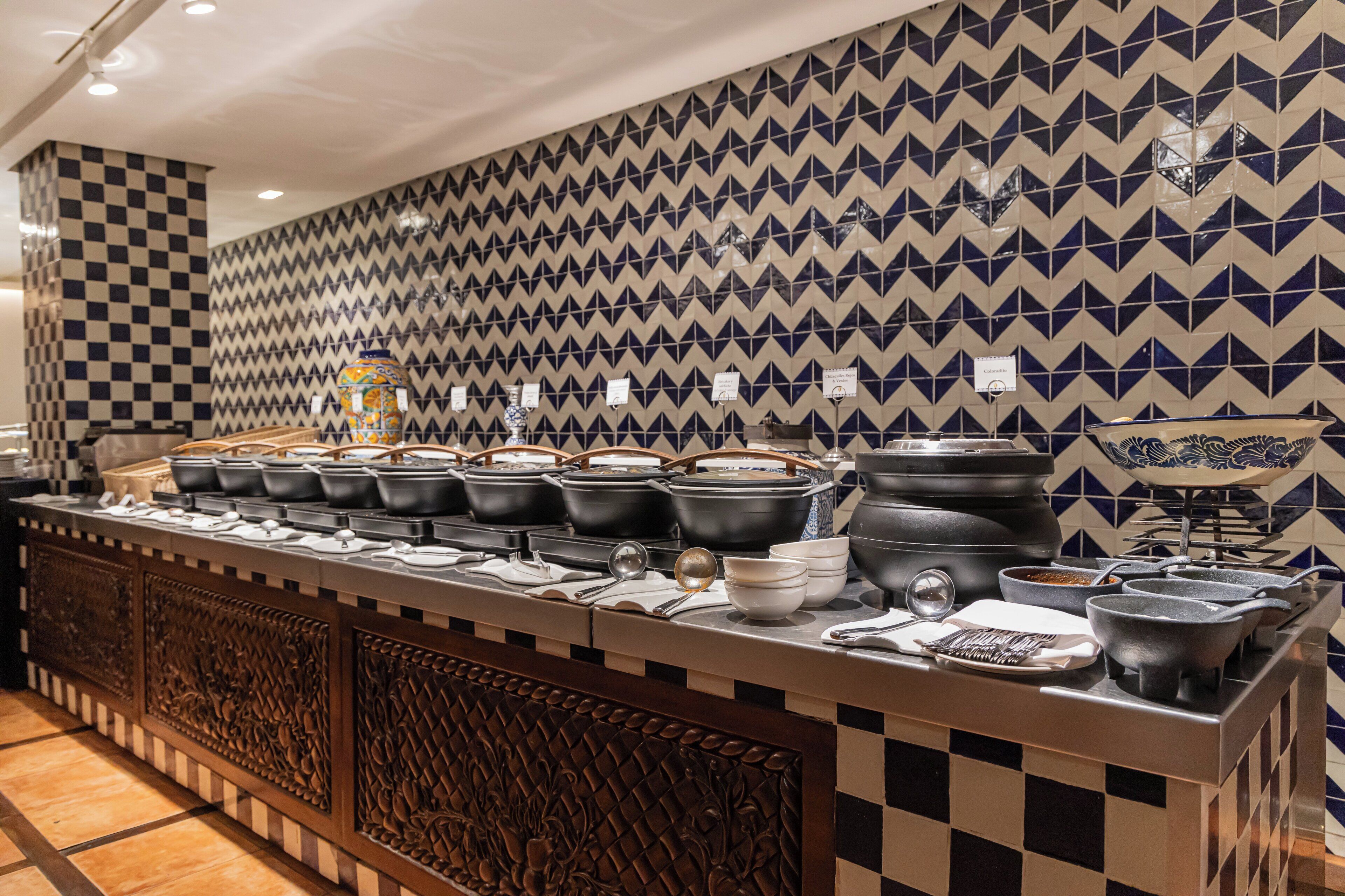 3 restaurants, international cuisine