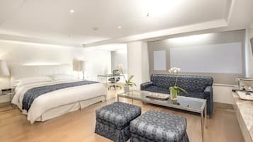 Egyptian cotton sheets, premium bedding, down comforters, in-room safe