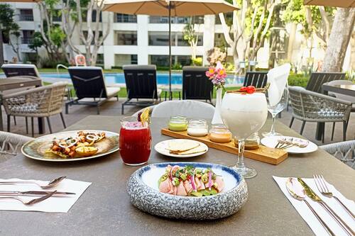 3 restaurants, international cuisine