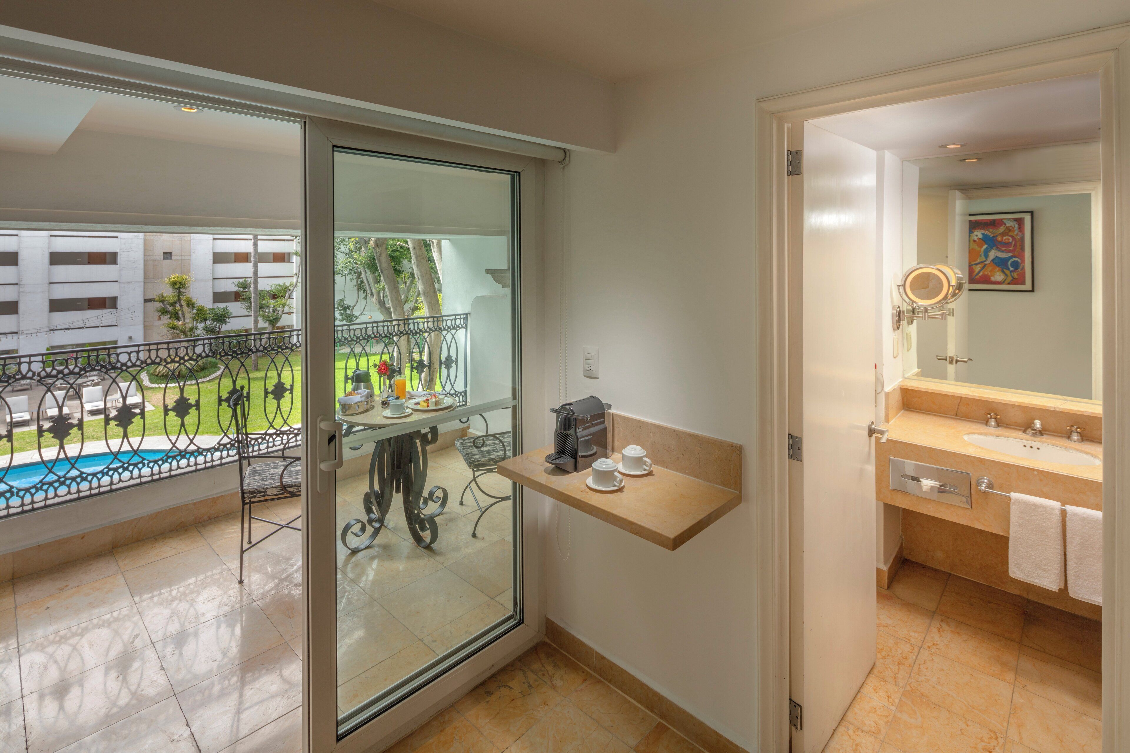 1 bedroom, egyptian cotton sheets, premium bedding, down duvets