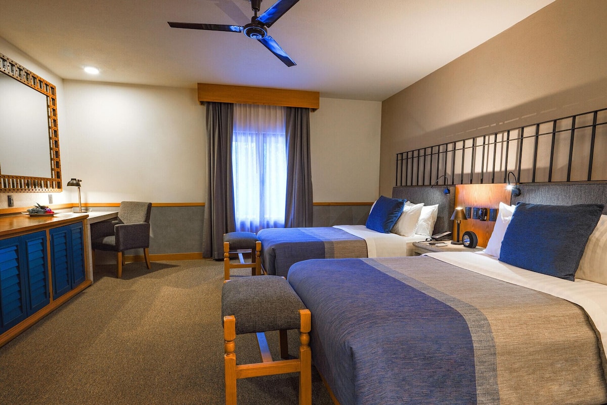 Minibar, in-room safe, desk, iron/ironing board