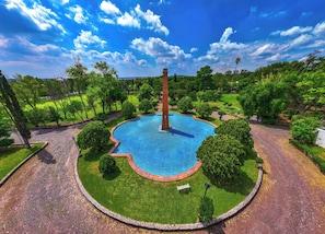 Vista frontal de la propiedad