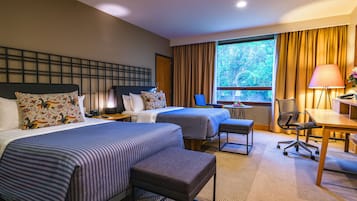 Brisas Business Club Two Beds | Minibar, in-room safe, desk, iron/ironing board