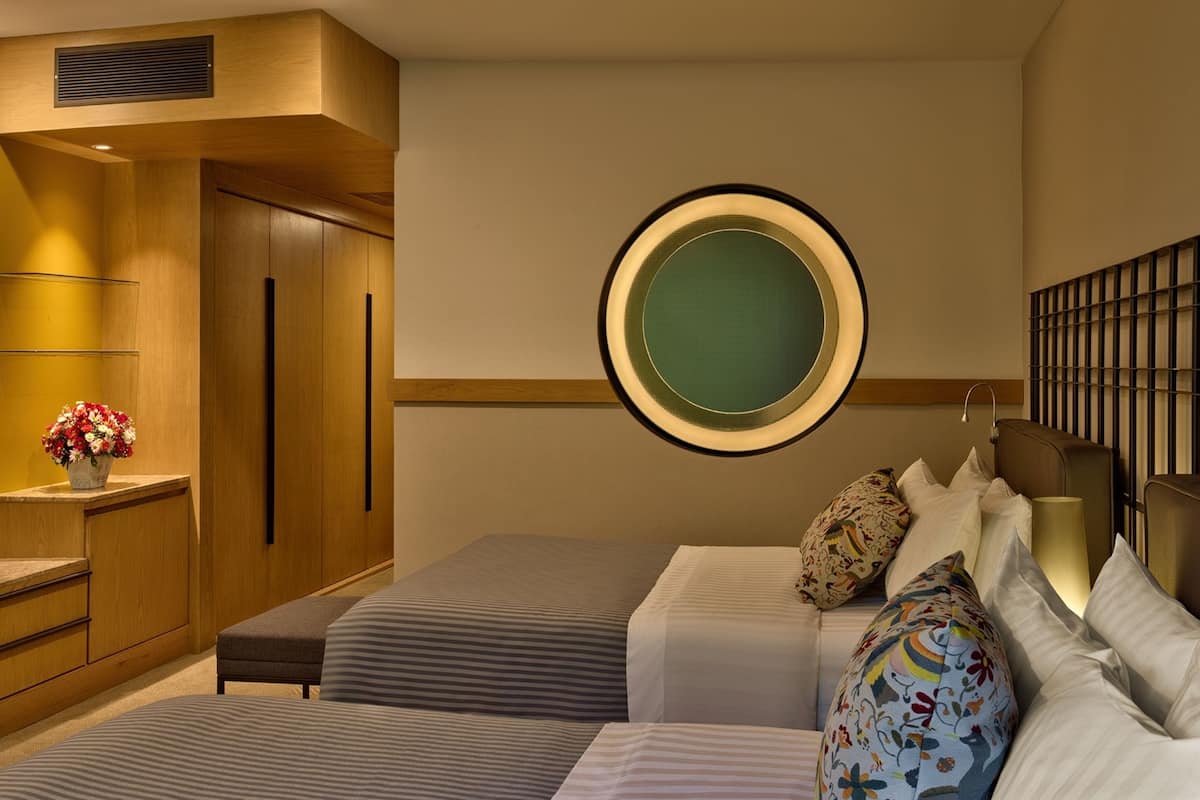 brisas business club 1 king bed | minibar, in-room safe, desk, iron/ironing board