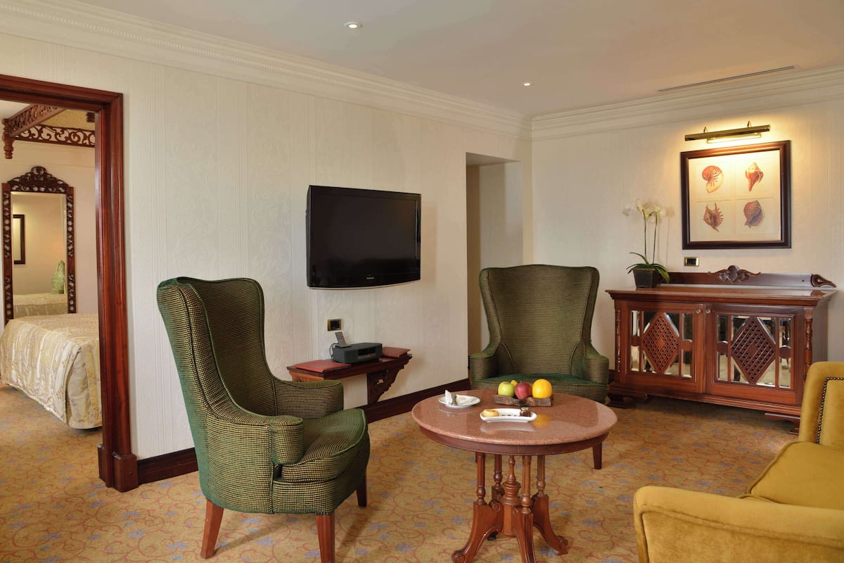 Minibar, in-room safe, desk, blackout curtains