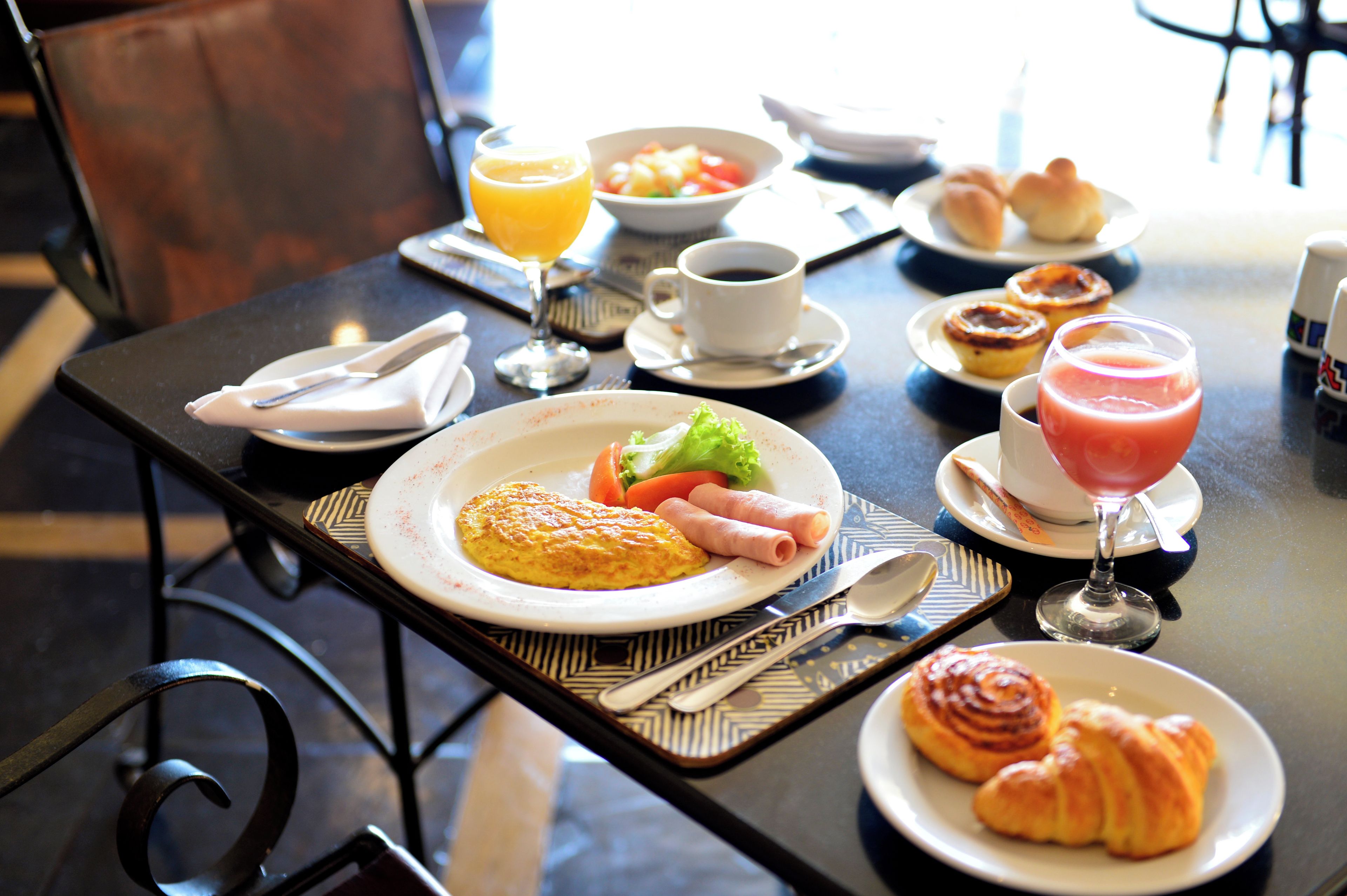 Free daily buffet breakfast 